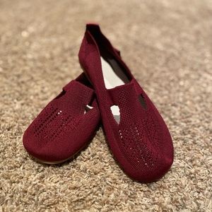 Ladies knit shoes, size 37, 6.5-7, fuchsia color